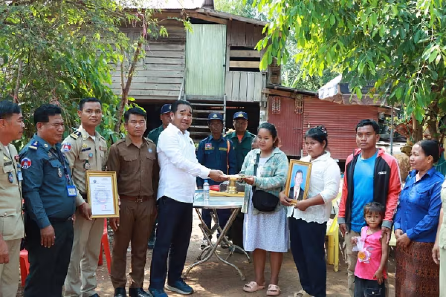 អ.ន.ក. ក្រុងសំរោង នាំយកថវិកាបេឡាមរណសង្គ្រោះជូនគ្រួសារសពសមាជិក