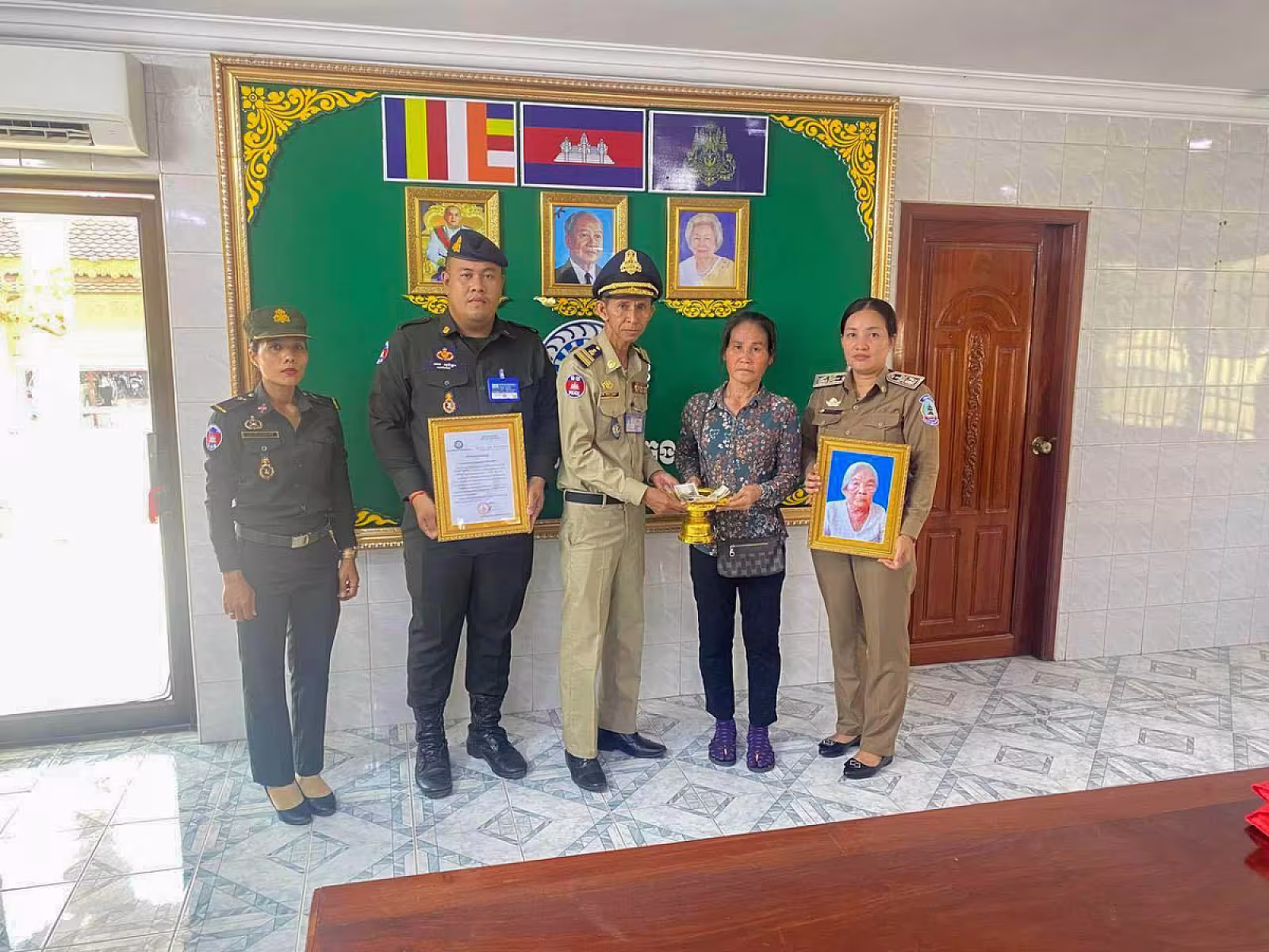 អ.ន.ក. ក្រុងបាត់ដំបង នាំយកថវិកាបេឡាមរណសង្គ្រោះជូនគ្រួសារសពជាសមាជិក