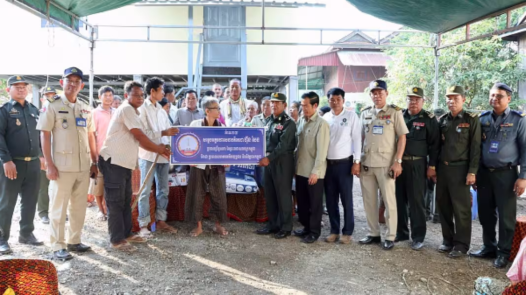 អ.ន.ក. ខេត្តកំពង់ធំ ប្រគល់ផ្ទះជូនគ្រួសារអតីតយុទ្ធជនពលី - Image 2