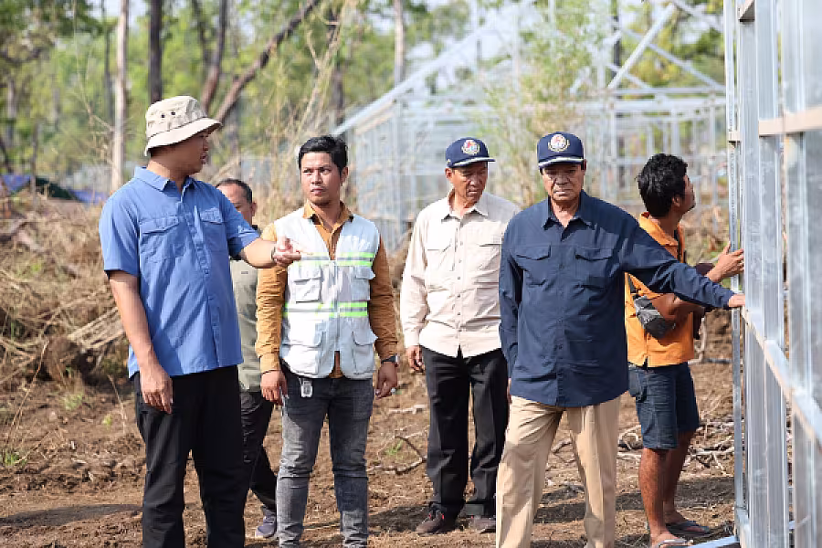 ឯកឧត្តម គន់ គីម អញ្ជើញចុះពិនិត្យវឌ្ឍនភាពសាងសង់ផ្ទះ និងការស្ថាបនាផ្លូវ នៅខេត្តព្រះវិហារ - Image 3