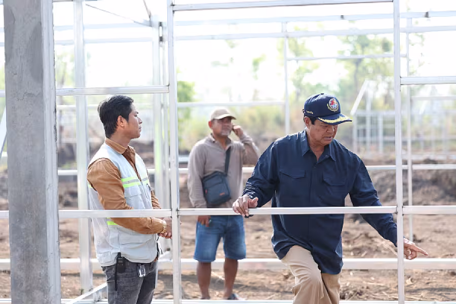 ឯកឧត្តម គន់ គីម អញ្ជើញចុះពិនិត្យវឌ្ឍនភាពសាងសង់ផ្ទះ និងការស្ថាបនាផ្លូវ នៅខេត្តព្រះវិហារ - Image 4