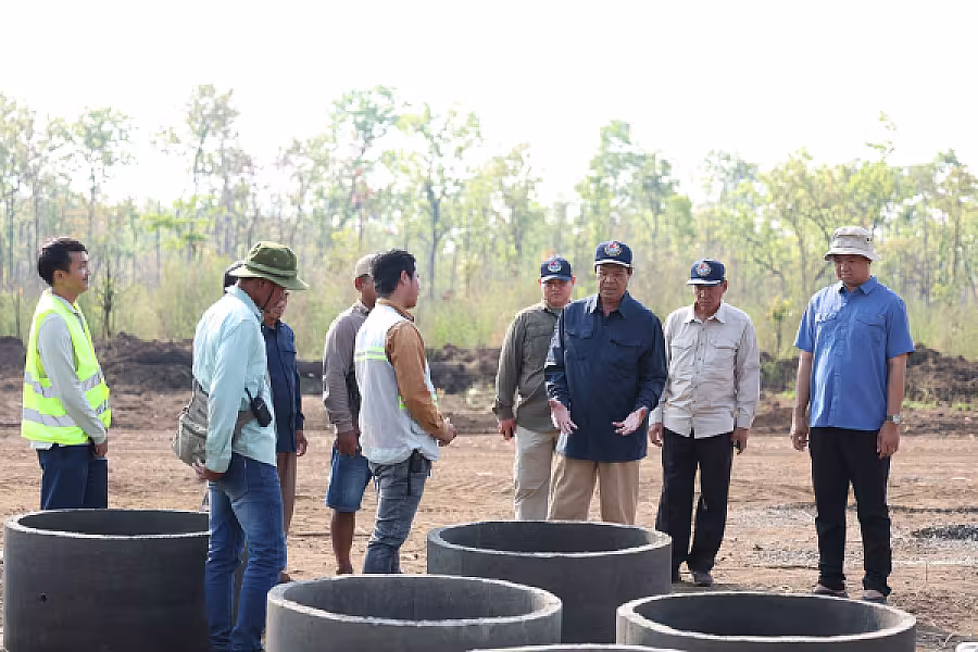 ឯកឧត្តម គន់ គីម អញ្ជើញចុះពិនិត្យវឌ្ឍនភាពសាងសង់ផ្ទះ និងការស្ថាបនាផ្លូវ នៅខេត្តព្រះវិហារ - Image 12