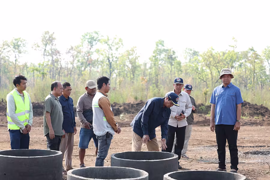 ឯកឧត្តម គន់ គីម អញ្ជើញចុះពិនិត្យវឌ្ឍនភាពសាងសង់ផ្ទះ និងការស្ថាបនាផ្លូវ នៅខេត្តព្រះវិហារ - Image 13