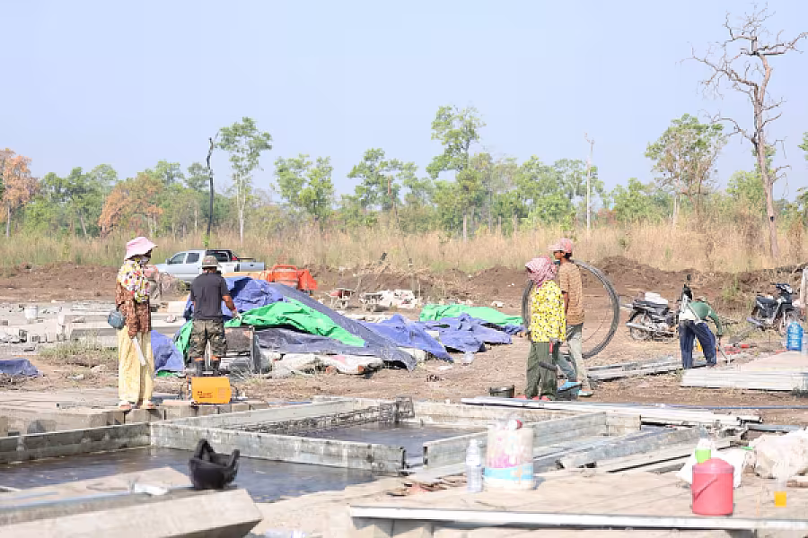 ឯកឧត្តម គន់ គីម អញ្ជើញចុះពិនិត្យវឌ្ឍនភាពសាងសង់ផ្ទះ និងការស្ថាបនាផ្លូវ នៅខេត្តព្រះវិហារ - Image 18