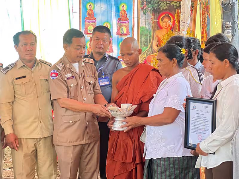 អ.ន.ក. ស្រុកបរវេល នាំយកថវិកាបេឡាមរណសង្គ្រោះជូនគ្រួសារសពជាសមាជិក