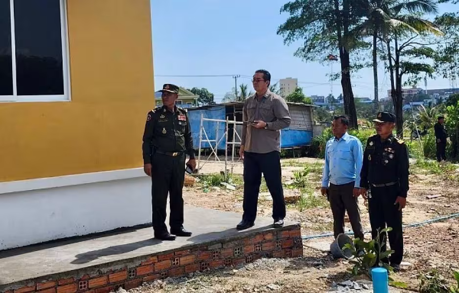 ប្រធាន អ.ន.ក. ខេត្តព្រសីហនុ ចុះពិនិត្យការសាងសង់ទីស្នាក់សមាគមខេត្ត - Image 2