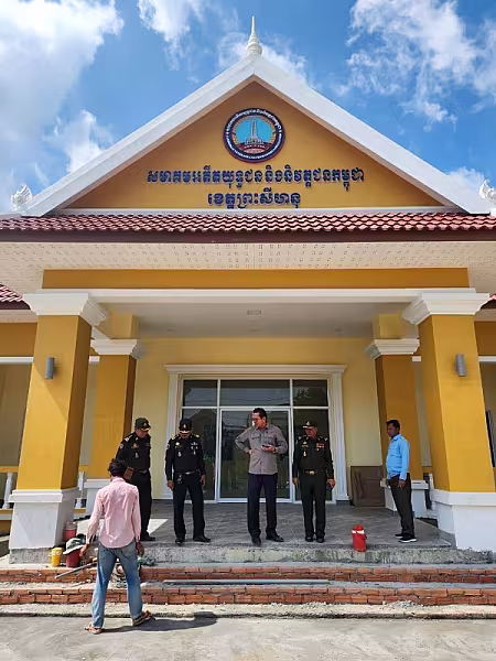 ប្រធាន អ.ន.ក. ខេត្តព្រសីហនុ ចុះពិនិត្យការសាងសង់ទីស្នាក់សមាគមខេត្ត - Image 4