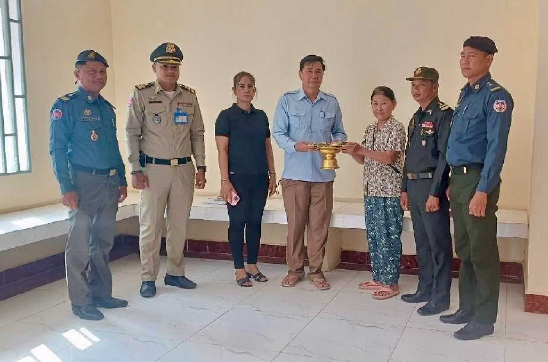 អ.ន.ក. ស្រុកស្អាង នាំយកថវិកាបេឡាមរណសង្គ្រោះប្រគល់ជូនគ្រួសារសពជាសមាជិក