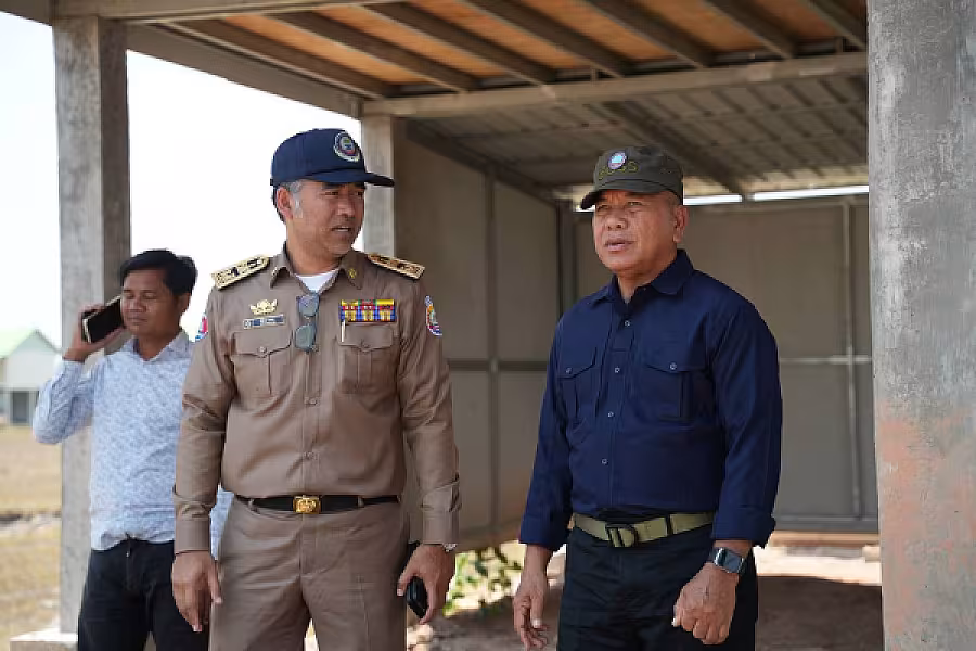 ឯកឧត្តម អ៊ុំ សុខ ចុះពិនិត្យផ្ទះសាងសង់ថ្មីត្រៀមចែកជូនគណៈយុទ្ធមិត្តជំនាន់បម្រើកងទ័ព ឆ្នាំ១៩៧៨ - Image 6