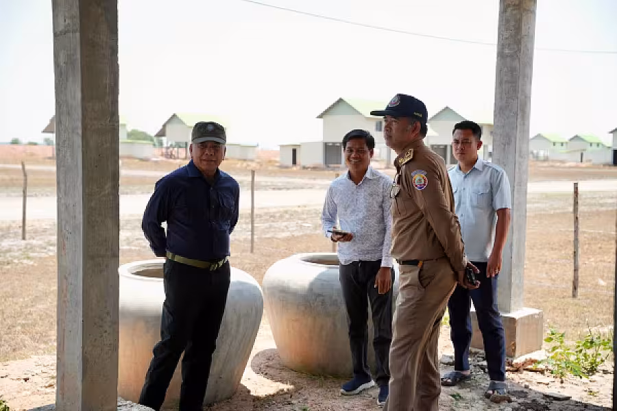 ឯកឧត្តម អ៊ុំ សុខ ចុះពិនិត្យផ្ទះសាងសង់ថ្មីត្រៀមចែកជូនគណៈយុទ្ធមិត្តជំនាន់បម្រើកងទ័ព ឆ្នាំ១៩៧៨ - Image 8