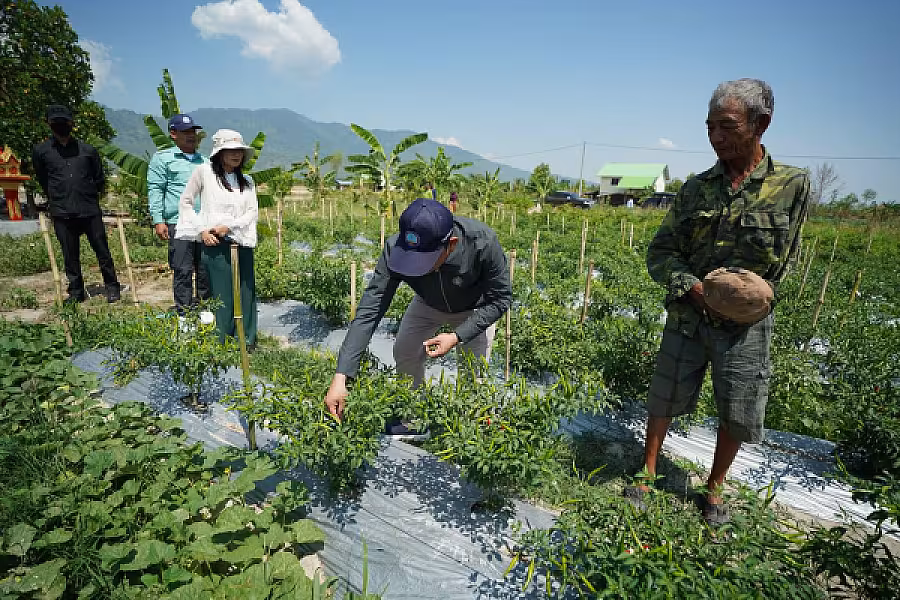 ឯកឧត្តម អ្នកឧកញ៉ា ម៉ម វណ្ណឌី ចុះពិនិត្យវឌ្ឍនភាពភូមិប៊ុនរ៉ានីសែនជ័យដំណាក់ទ្រយឹង - Image 2