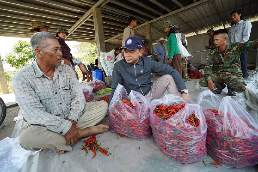 ឯកឧត្តម អ្នកឧកញ៉ា ម៉ម វណ្ណឌី ចុះពិនិត្យវឌ្ឍនភាពភូមិប៊ុនរ៉ានីសែនជ័យដំណាក់ទ្រយឹង - Image 3