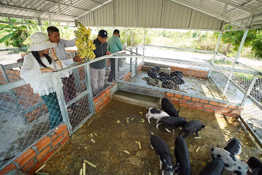 ឯកឧត្តម អ្នកឧកញ៉ា ម៉ម វណ្ណឌី ចុះពិនិត្យវឌ្ឍនភាពភូមិប៊ុនរ៉ានីសែនជ័យដំណាក់ទ្រយឹង - Image 6