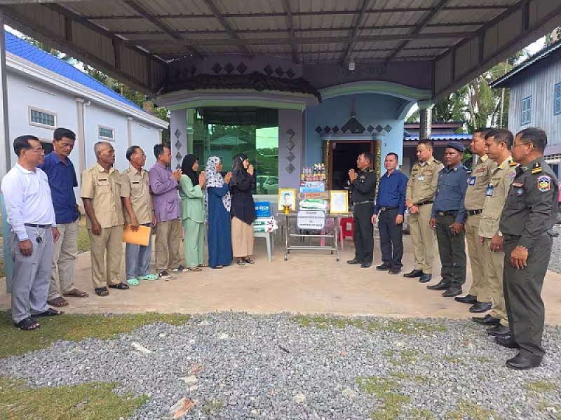 អ.ន.ក. ខេត្តព្រះសីហនុ នាំយកអំណោយ និងថវិកាបេឡាមរណសង្គ្រោះជូនគ្រួសារសពសមាជិក - Image 2