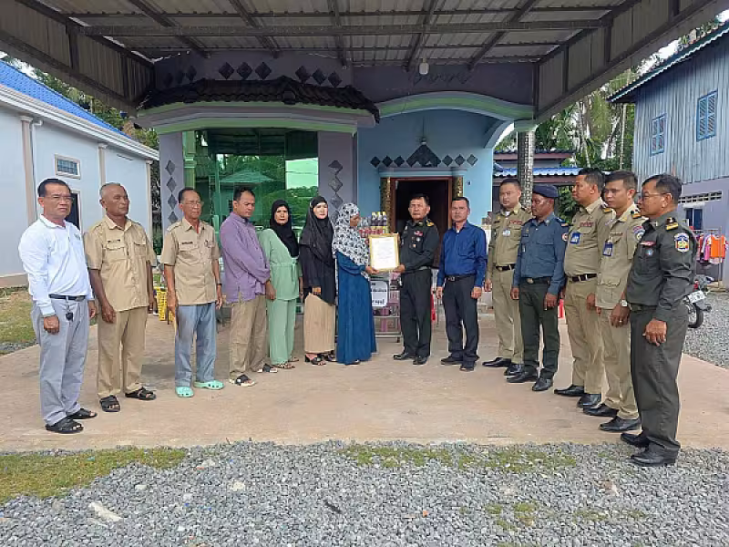 អ.ន.ក. ខេត្តព្រះសីហនុ នាំយកអំណោយ និងថវិកាបេឡាមរណសង្គ្រោះជូនគ្រួសារសពសមាជិក - Image 3