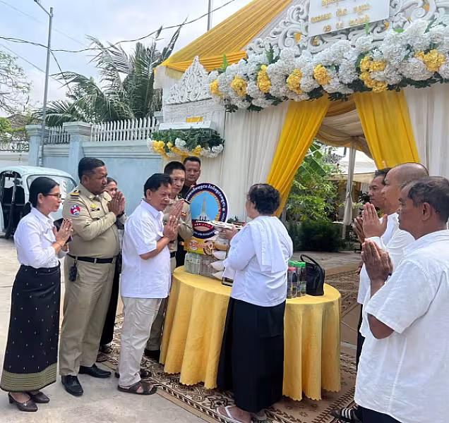 អ.ន.ក.ក្រុងតាខ្មៅ នាំយកអំណោយ និងថវិកាបេឡាមរណសង្គ្រោះជូនគ្រួសារសពសមាជិក - Image 2