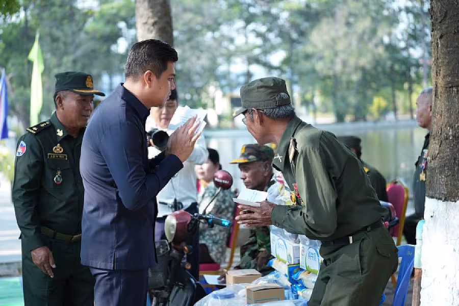 ឯកឧត្តម គីម សុផារុន នាំយកអំណោយជូនអតីតយុទ្ធជន និវត្តជន និងគ្រួសារពលីមរណៈ ៥០គ្រួសារក្នុងខេត្តកណ្ដាល  - Image 4