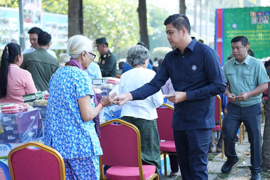 ឯកឧត្តម គីម សុផារុន នាំយកអំណោយជូនអតីតយុទ្ធជន និវត្តជន និងគ្រួសារពលីមរណៈ ៥០គ្រួសារក្នុងខេត្តកណ្ដាល  - Image 5