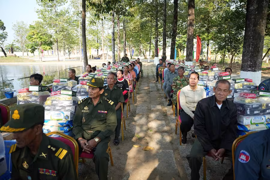 ឯកឧត្តម គីម សុផារុន នាំយកអំណោយជូនអតីតយុទ្ធជន និវត្តជន និងគ្រួសារពលីមរណៈ ៥០គ្រួសារក្នុងខេត្តកណ្ដាល  - Image 13