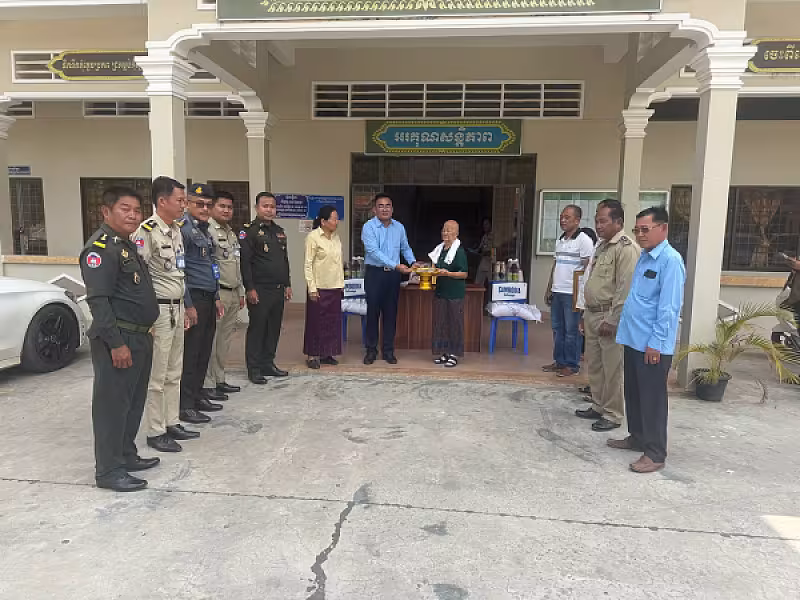 អ.ន.ក. ក្រុងដូនកែវ នាំយកអំណោយ និងថវិកាបេឡាមរណសង្គ្រោះជូនគ្រួសារសពសមាជិក