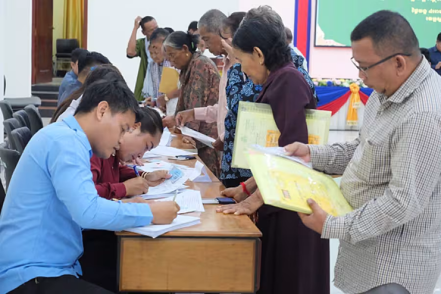 ក្រសួងរៀបចំដែនដីប្រារព្ធពិធីចាប់ឆ្នោតទទួលយកផ្ទះ និងដីឡូត៍លំនៅដ្ឋានជូនគណៈយុទ្ធមិត្តបម្រើកងទ័ពឆ្នាំ១៩៧៨ ចំនួន១២៦ខ្នងផ្ទះ - Image 3