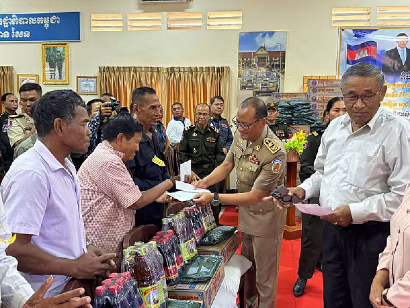 លោកជំទាវ កែ ច័ន្ទមុន្នី អញ្ជើញសំណេះសំណាល និងនាំយកអំណោយជូនអតីតយុទ្ធជន និងនិវត្តជន ខេត្តកំពង់ឆ្នាំង - Image 9