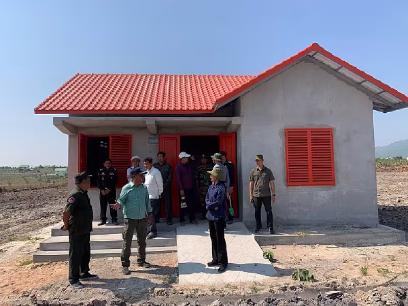 អ.ន.ក.ខេត្តកណ្តាល ដឹកនាំសមាជិក៥០គ្រួសារចុះពិនិត្យមើលដី និងផ្ទះនៅខេត្តកំពង់ឆ្នាំងបន្ទាប់ពីចាប់ឆ្នោតរួច - Image 6