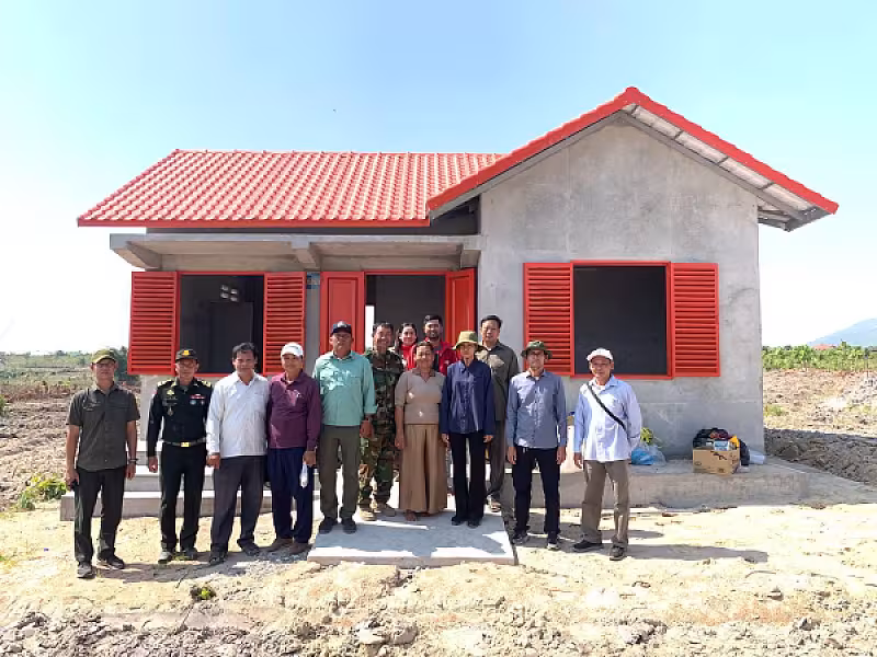 អ.ន.ក.ខេត្តកណ្តាល ដឹកនាំសមាជិក៥០គ្រួសារចុះពិនិត្យមើលដី និងផ្ទះនៅខេត្តកំពង់ឆ្នាំងបន្ទាប់ពីចាប់ឆ្នោតរួច - Image 7