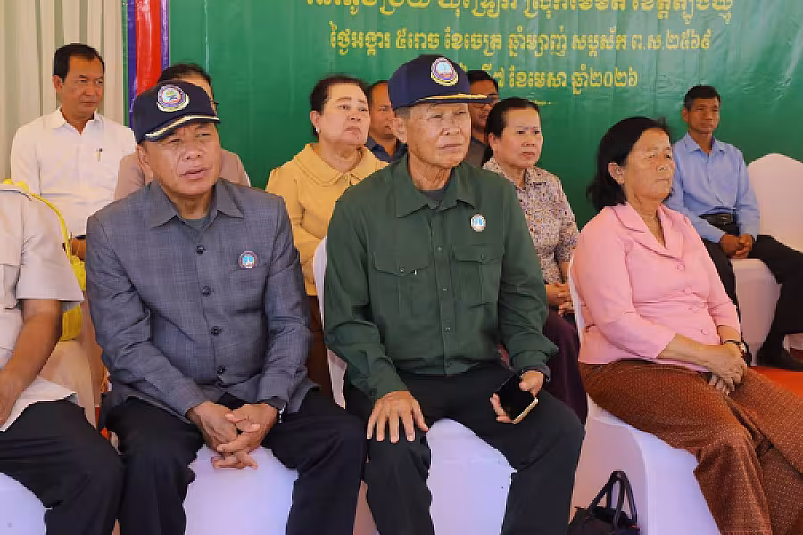 សម្តេចកិត្តិសង្គហបណ្ឌិត ម៉ែន សំអន អញ្ជើញប្រគល់ផ្ទះថ្មីជូនគណៈយុទ្ធមិត្តបម្រើកងទ័ពឆ្នាំ១៩៧៨ នៅខេត្តត្បូងឃ្មុំចំនួន ៥០ខ្នង - Image 3