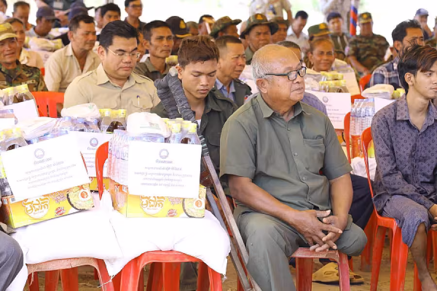 សម្តេចកិត្តិសង្គហបណ្ឌិត ម៉ែន សំអន អញ្ជើញប្រគល់ផ្ទះថ្មីជូនគណៈយុទ្ធមិត្តបម្រើកងទ័ពឆ្នាំ១៩៧៨ នៅខេត្តត្បូងឃ្មុំចំនួន ៥០ខ្នង - Image 5