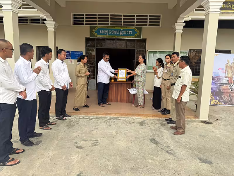 អ.ន.ក.ក្រុងដូនកែវ នាំយកអំណោយ និងថវិកាបេឡាមរណសង្គ្រោះជូនគ្រួសារសពសមាជិក - Image 2