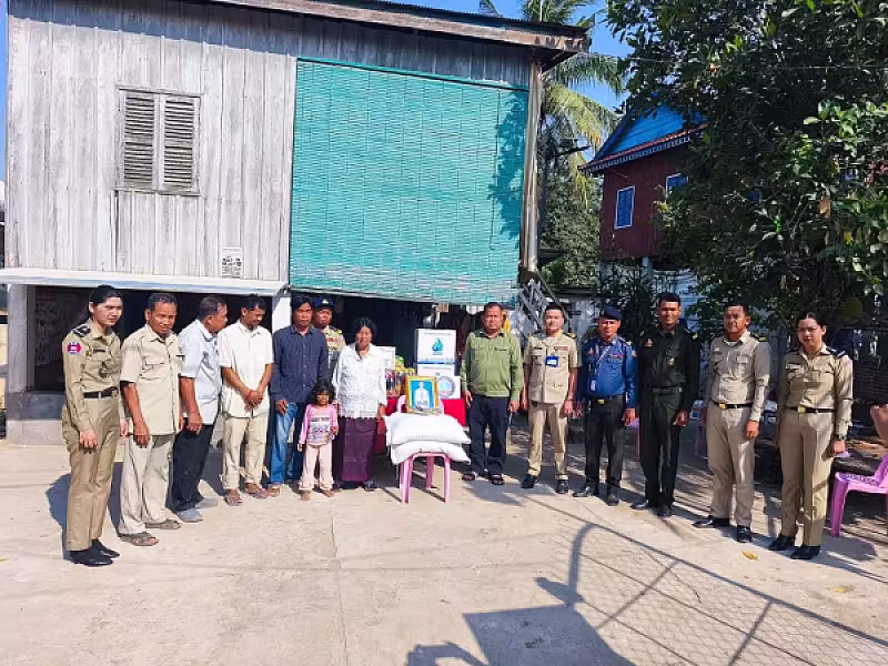 អ.ន.ក ស្រុកកណ្ដាលស្ទឹង នាំយកអំណោយ និងថវិកាបេឡាមរណសង្គ្រោះជូនគ្រួសារសពសមាជិក