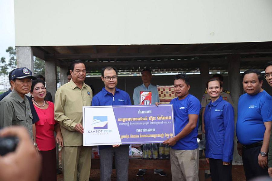 ឯកឧត្តម កិត្តិសង្គហបណ្ឌិត គន់ គីម ប្រគល់ផ្ទះ៣៨ខ្នង ជាអំណោយរបស់សម្ដេចមហាបវរធិបតី ហ៊ុន ម៉ាណែត ជូនអតីតយុទ្ធជន នៅស្រុកពញាក្រែក ខេត្តត្បូងឃ្មុំ - Image 4