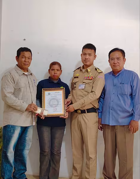 អ.ន.ក. រាជធានីភ្នំពេញ នាំយកអំណោយ និងថវិកាបេឡាមរណសង្គ្រោះជូនគ្រួសារសពសមាជិក - Image 2