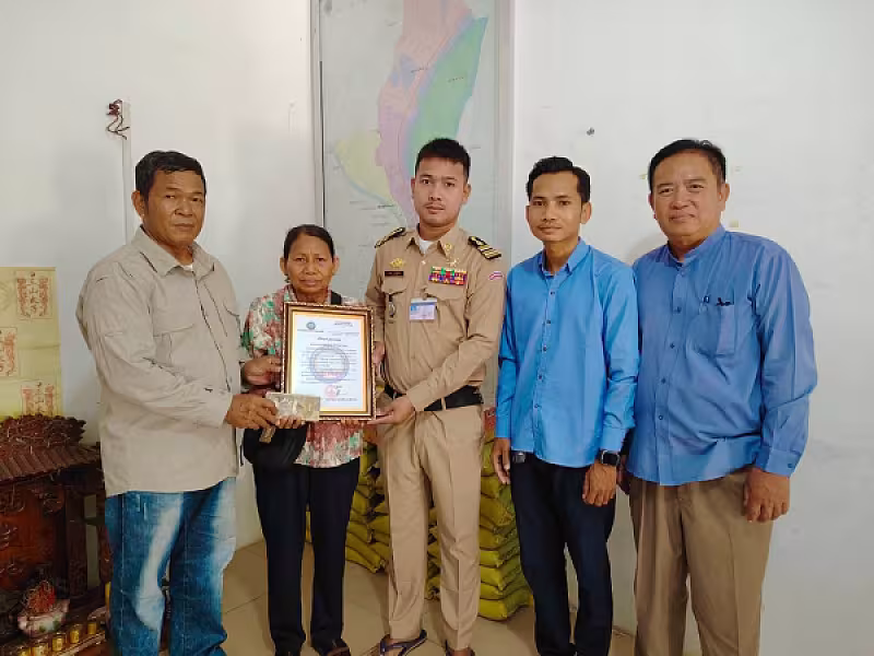 អ.ន.ក. រាជធានីភ្នំពេញ នាំយកអំណោយ និងថវិកាបេឡាមរណសង្គ្រោះជូនគ្រួសារសពសមាជិក - Image 4