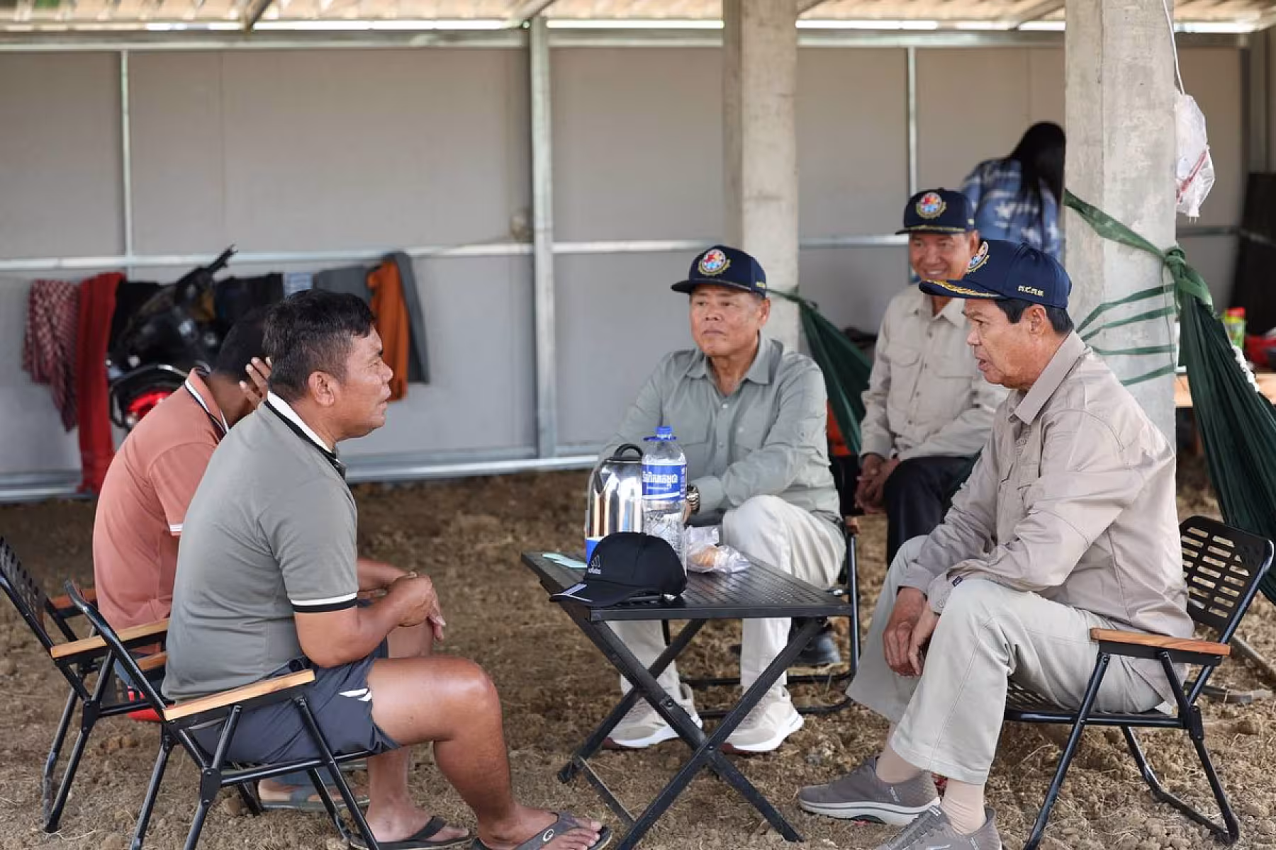 ឯកឧត្តម ទេសរដ្ឋមន្រ្តី គន់ គីម ចុះពិនិត្យផ្ទះភៀសសឹក បន្ទាប់ពីមានខ្យល់កន្រ្តាក់ ក្នុងខេត្តបន្ទាយមានជ័យ