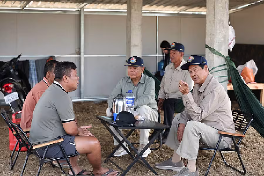 ឯកឧត្តម ទេសរដ្ឋមន្រ្តី គន់ គីម ចុះពិនិត្យផ្ទះភៀសសឹក បន្ទាប់ពីមានខ្យល់កន្រ្តាក់ ក្នុងខេត្តបន្ទាយមានជ័យ - Image 2