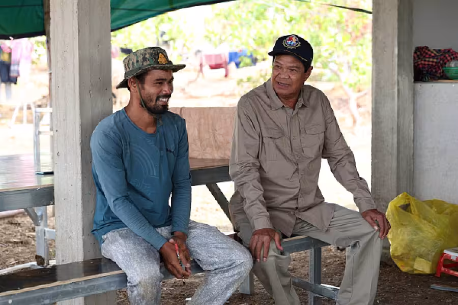 ឯកឧត្តម ទេសរដ្ឋមន្រ្តី គន់ គីម ចុះពិនិត្យផ្ទះភៀសសឹក បន្ទាប់ពីមានខ្យល់កន្រ្តាក់ ក្នុងខេត្តបន្ទាយមានជ័យ - Image 4