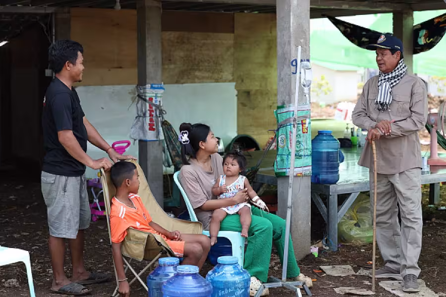 ឯកឧត្តម ទេសរដ្ឋមន្រ្តី គន់ គីម ចុះពិនិត្យផ្ទះភៀសសឹក បន្ទាប់ពីមានខ្យល់កន្រ្តាក់ ក្នុងខេត្តបន្ទាយមានជ័យ - Image 8