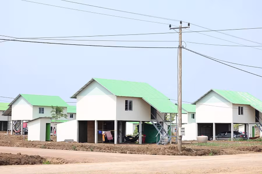 ឯកឧត្តម ទេសរដ្ឋមន្រ្តី គន់ គីម ចុះពិនិត្យផ្ទះភៀសសឹក បន្ទាប់ពីមានខ្យល់កន្រ្តាក់ ក្នុងខេត្តបន្ទាយមានជ័យ - Image 9