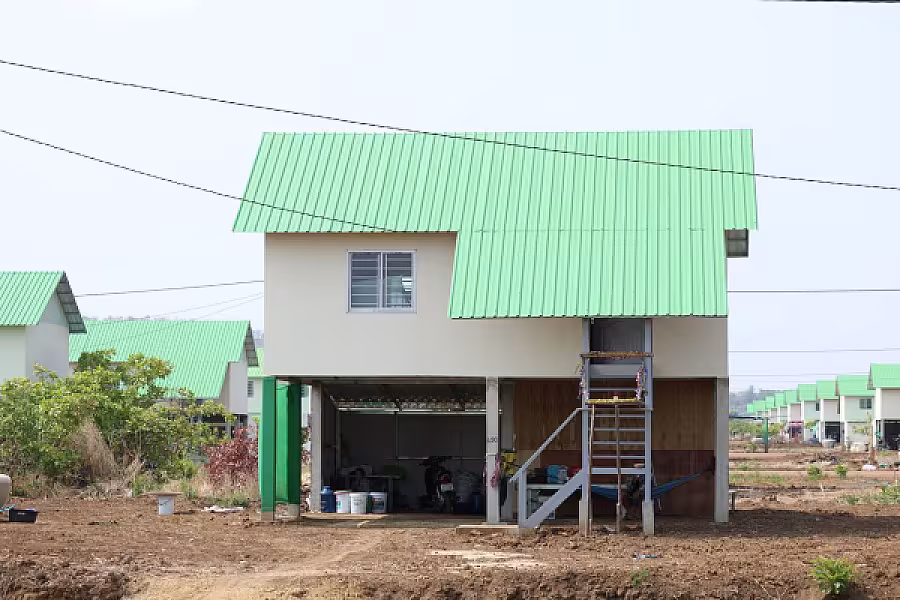 ឯកឧត្តម ទេសរដ្ឋមន្រ្តី គន់ គីម ចុះពិនិត្យផ្ទះភៀសសឹក បន្ទាប់ពីមានខ្យល់កន្រ្តាក់ ក្នុងខេត្តបន្ទាយមានជ័យ - Image 10