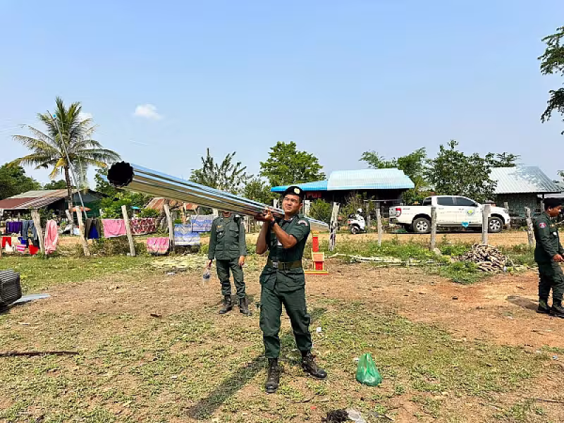 អ.ន.ក. ស្រុកគាស់ក្រឡ នាំយកអំណោយ និងចុះជួសជុលផ្ទះអតីតយុទ្ធជនរងគ្រោះដោយសារខ្យល់កន្រ្តាក់ - Image 5