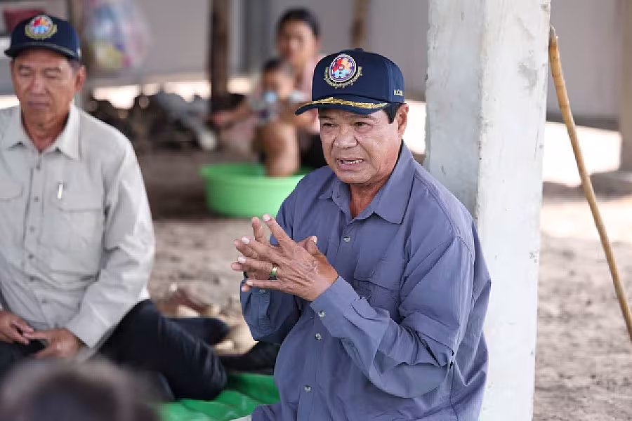 ឯកឧត្តម គន់ គីម ចុះពិនិត្យការតបណ្តាញទឹកស្អាតតាមខ្នងផ្ទះបណ្តោះអាសន្នរបស់អតីតយុទ្ធជនសម្រាប់ប្រជាពលរដ្ឋភៀសសឹក - Image 8