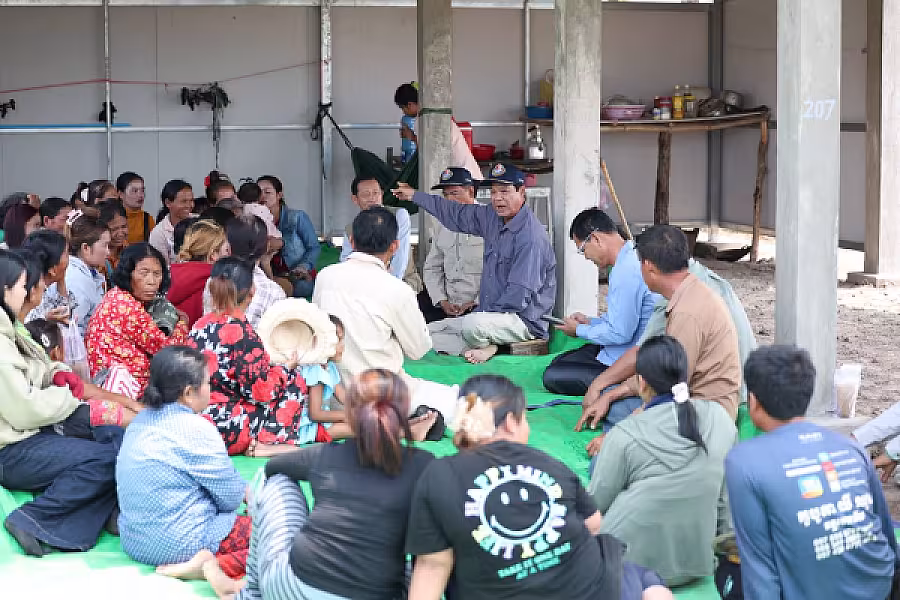 ឯកឧត្តម គន់ គីម ចុះពិនិត្យការតបណ្តាញទឹកស្អាតតាមខ្នងផ្ទះបណ្តោះអាសន្នរបស់អតីតយុទ្ធជនសម្រាប់ប្រជាពលរដ្ឋភៀសសឹក - Image 9