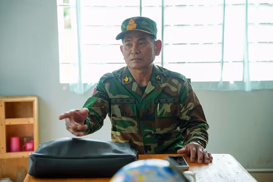 លោកឧត្តមសេនីយ៍ឯក ពៅ ស៊ា ចុះពិនិត្យវឌ្ឍភាព និងសាកសួរសុខទុកយោធិនពិការរស់នៅ មជ្ឈមណ្ឌលអភិវឌ្ឍយោធិនពិការសម្ដេចតេជោ ហ៊ុន សែន គូលែន៣១៧ - Image 3