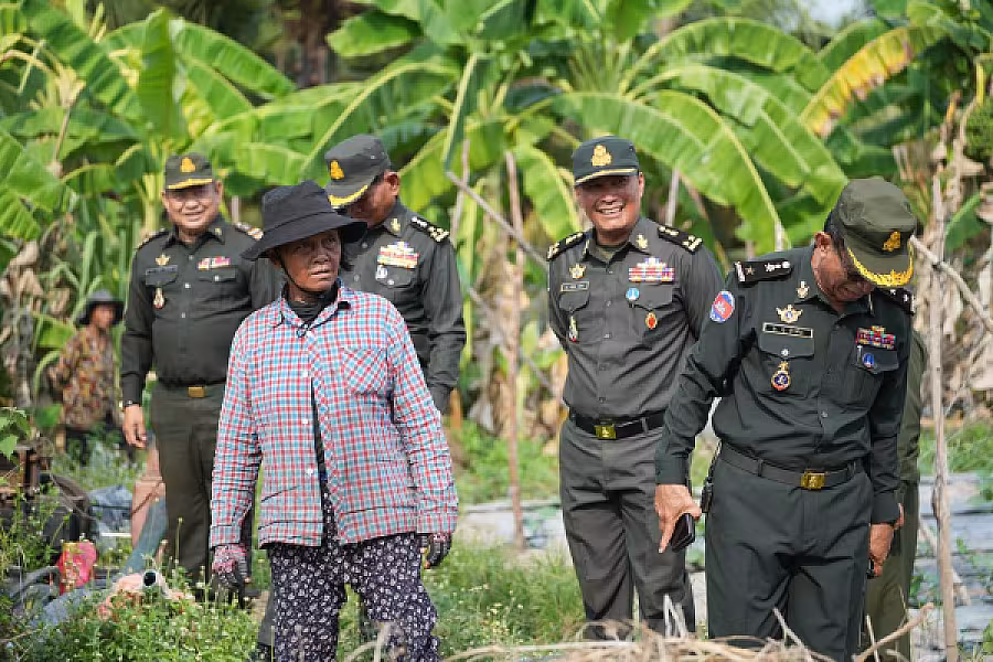 លោកឧត្តមសេនីយ៍ឯក ពៅ ស៊ា ចុះពិនិត្យវឌ្ឍភាព និងសាកសួរសុខទុកយោធិនពិការរស់នៅ មជ្ឈមណ្ឌលអភិវឌ្ឍយោធិនពិការសម្ដេចតេជោ ហ៊ុន សែន គូលែន៣១៧ - Image 6