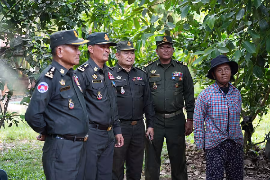 លោកឧត្តមសេនីយ៍ឯក ពៅ ស៊ា ចុះពិនិត្យវឌ្ឍភាព និងសាកសួរសុខទុកយោធិនពិការរស់នៅ មជ្ឈមណ្ឌលអភិវឌ្ឍយោធិនពិការសម្ដេចតេជោ ហ៊ុន សែន គូលែន៣១៧ - Image 7