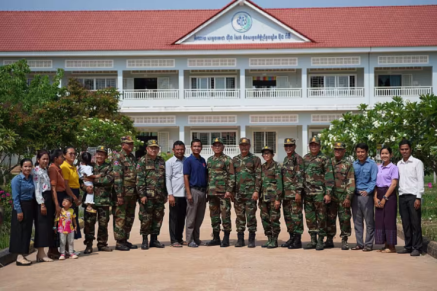 លោកឧត្តមសេនីយ៍ឯក ពៅ ស៊ា ចុះពិនិត្យវឌ្ឍភាព និងសាកសួរសុខទុកយោធិនពិការរស់នៅ មជ្ឈមណ្ឌលអភិវឌ្ឍយោធិនពិការសម្ដេចតេជោ ហ៊ុន សែន គូលែន៣១៧ - Image 9