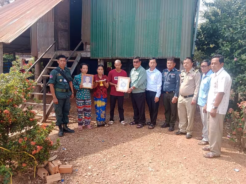 អ.ន.ក.ស្រុកមោងឫស្សី នាំយកថវិកាបេឡាមរណសង្គ្រោះជូនគ្រួសារសពជាសមាជិក
