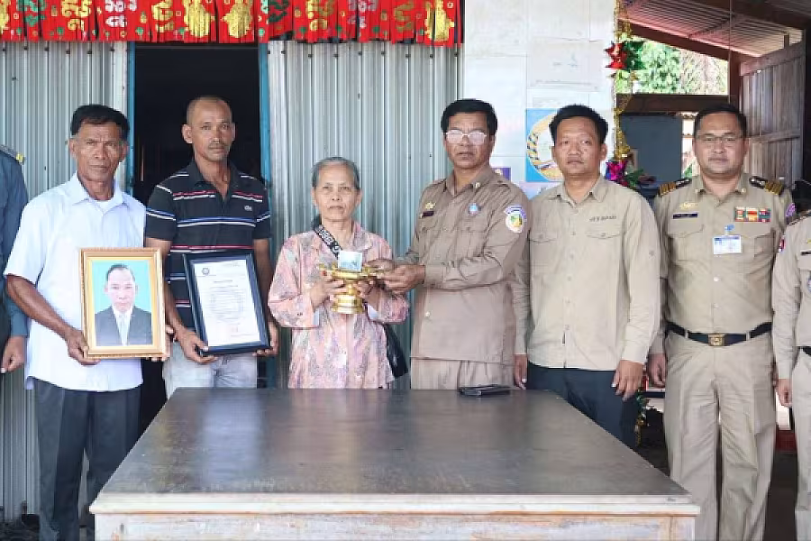 អ.ន.ក.ខេត្តប៉ៃលិន នាំយកថវិកាបេឡាមរណសង្រ្គោះជូនគ្រួសារសមាជិក